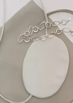 Modern Weaving Slim Lamb Sak in Taupe